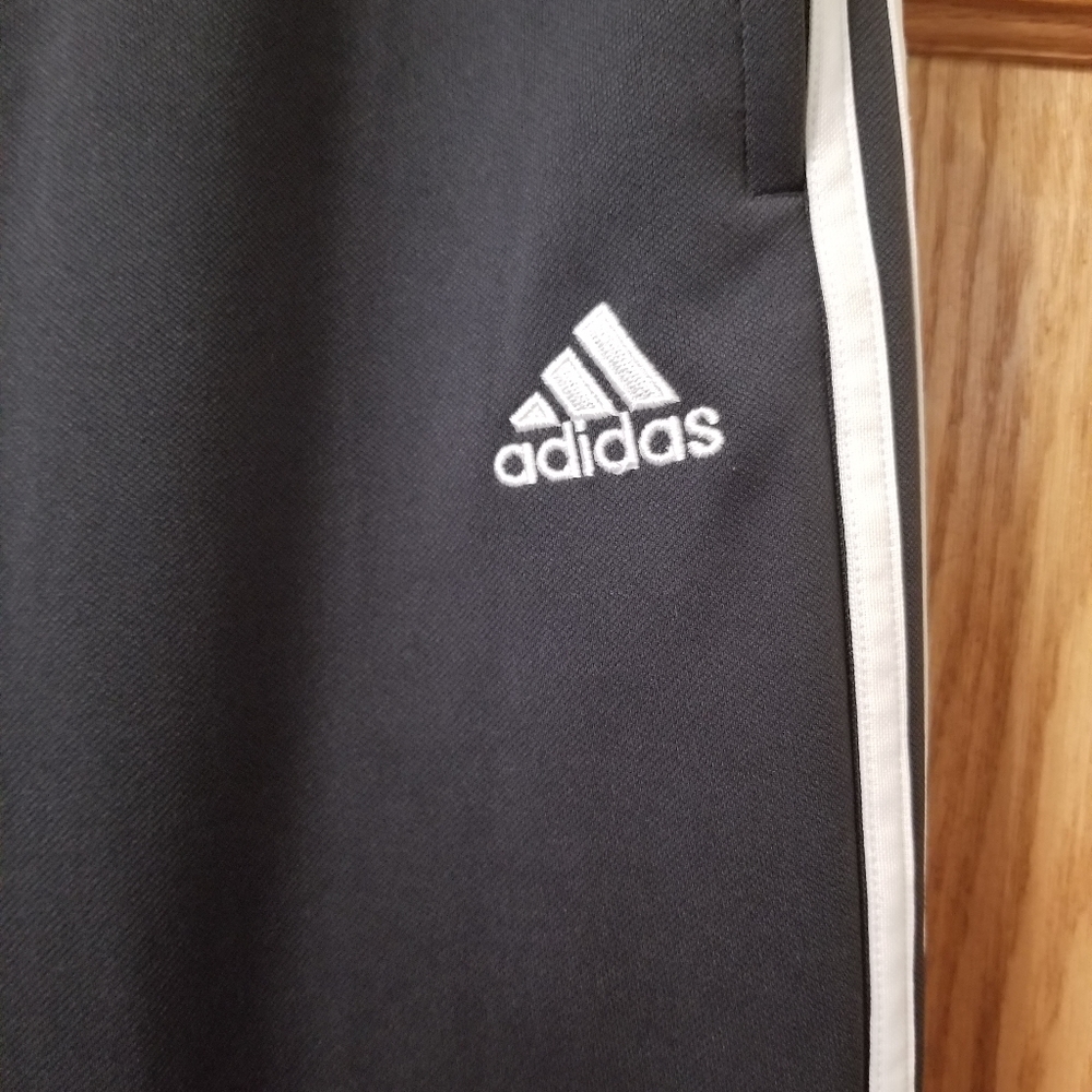 Addidas - Picture 3 of 4